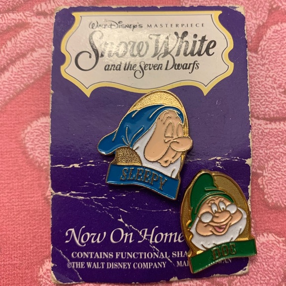 Snow White Sleepy & Doc Vintage Pins - Picture 1 of 3